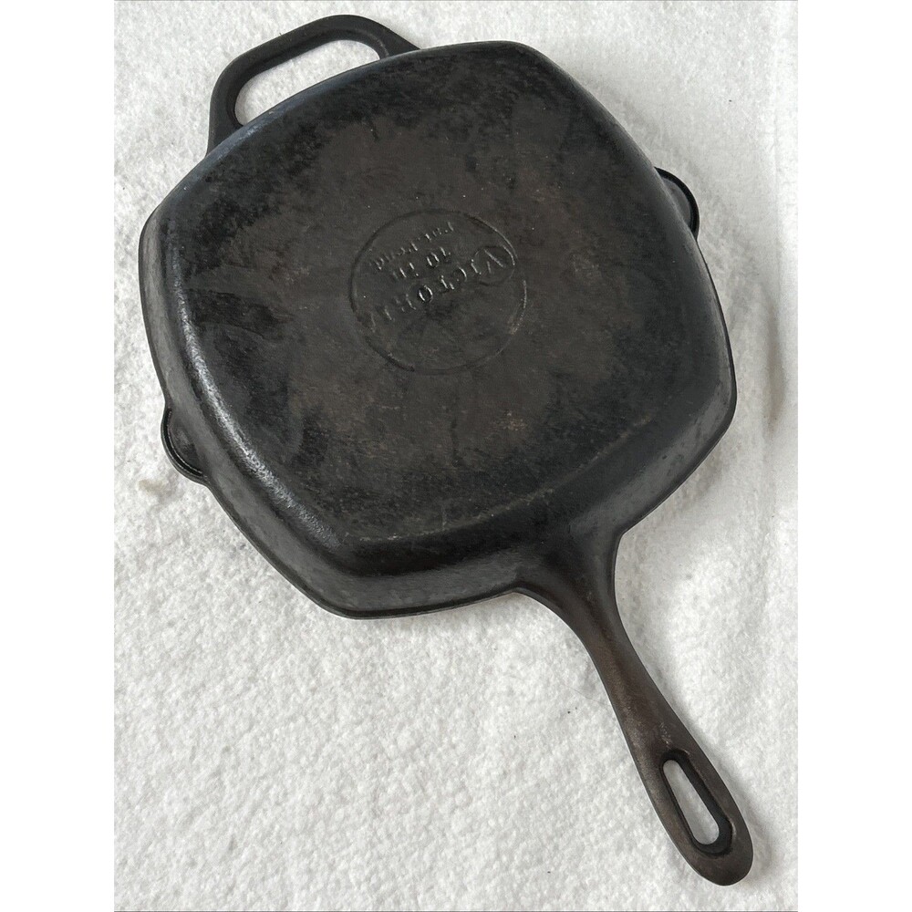 Victoria 10-Inch Cast Iron Skillet Pre-Seasoned Cast-Iron 10 Inch Black Used